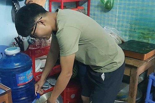 Cao điểm mùa du lịch, thành phố đáng sống nhất Việt Nam 'khát nước'