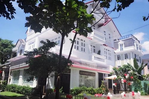 Từ ổ chuột tới bạch dinh 40 tỷ, cơ ngơi của Vy Oanh hoành tráng thế nào?