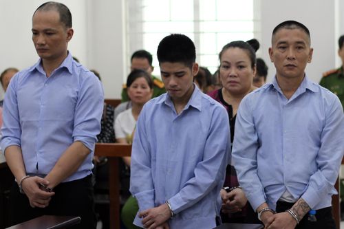Huấn luyện viên bóng đá và người tình lĩnh án tử hình