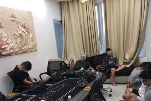 Bắt quả tang sòng bạc poker tại chung cư hạng sang tại quận Phú Nhuận
