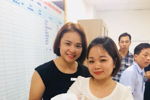 Sau hơn một tháng nuôi lồng kính, cháu bé bị bỏ rơi đã được về 'nhà' mới