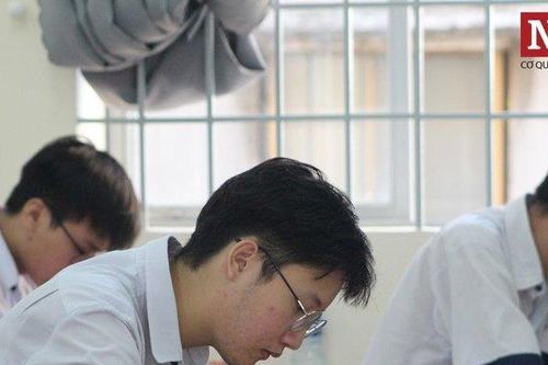 Sĩ tử nhắm mắt chọn bừa đáp án Lịch sử THPT Quốc gia, giáo viên nói 'không hề khó'