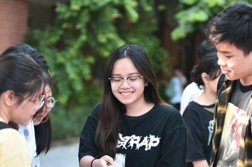 Thí sinh 'choáng váng' trước đề Sử, may mắn 'thở phào' với đề Địa lý và Giáo dục công dân