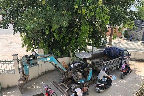 Bắt quả tang khai thác khoáng sản trái phép