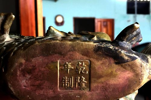 Tượng kim loại màu vàng đào được gần núi Tàu không phải đồ cổ