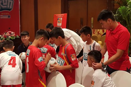 'Dàn sao' hội tụ tại lễ công bố Giải bóng đá thiếu niên, nhi đồng toàn quốc Cúp Kun siêu phàm