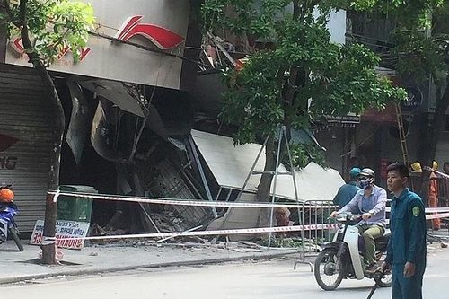 Hà Nội: Sập nhà trên phố Hàng Bông