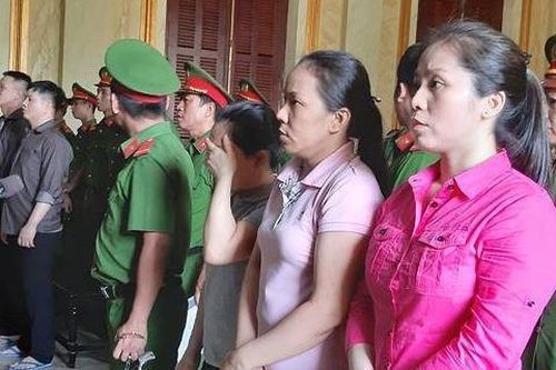 Mua súng đạn để vận chuyển hơn chục bánh heroin, 4 bị cáo lĩnh án tử