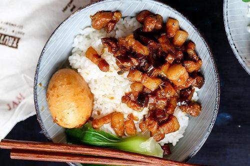 Tự làm thịt kho trứng đậm đà, thơm mức mũi ngày mưa