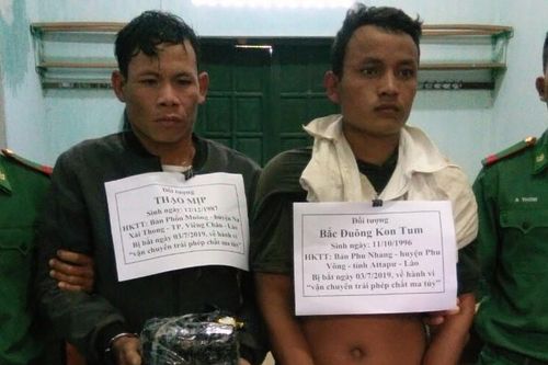'Cõng' 2kg ma túy đá qua ngã ba biên giới