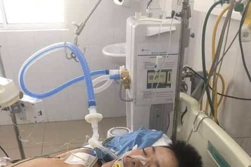 Đà Nẵng: Người nhà 'vây' bệnh viện yêu cầu làm rõ một phạm nhân nhập viện