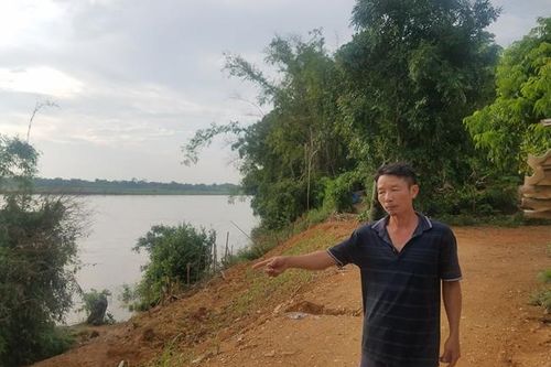 Sạt lở nghiêm trọng đe dọa hàng chục hộ dân ở Phú Thọ