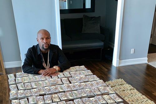 'Money' Mayweather: Khoe 2 triệu USD tiền mặt ăn mừng 'Ngày Độc lập' của nước Mỹ
