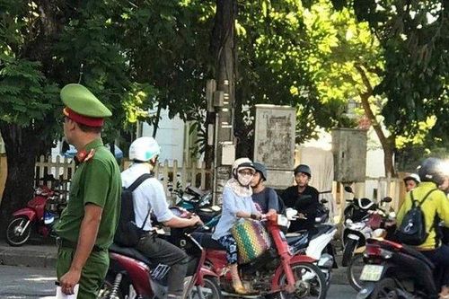 Xe trái tuyến nghênh ngang vào trung tâm thành phố Huế: Nỗi sợ hãi của người dân