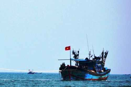 Một tàu cá Quảng Ngãi hỏng máy trôi dạt 9 ngày trên biển