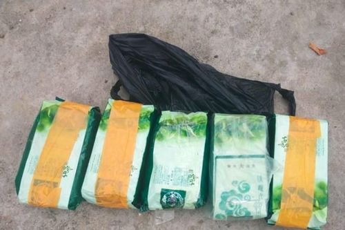 Người đàn ông vứt 5 kg ma túy đá và xe máy để chạy vào rừng