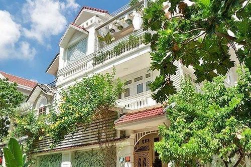 Hé lộ về biệt thự siêu sang rộng hàng nghìn m2 của ca sĩ Vy Oanh và chồng đại gia