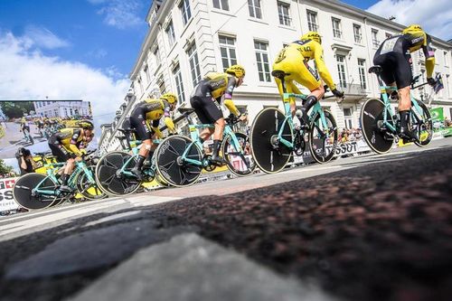 Tour de France: Ineos câm lặng, Jumbo-Visma thắng chặng đồng đội tính giờ