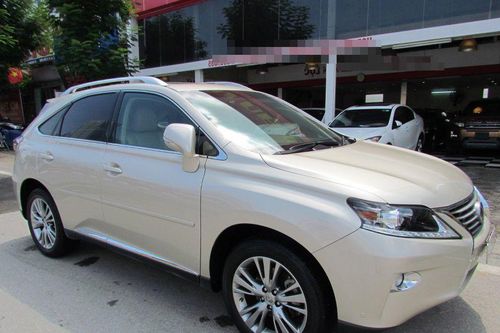Người phụ nữ bị phạt 40 triệu đồng vì giao nhận xe Lexus 'lậu'