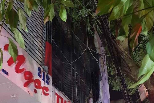 Nghệ An: Cháy lớn tòa nhà 4 tầng, cả khu phố náo loạn