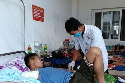 Bị rắn cắn nhưng không đi viện, thanh niên phải cắt bỏ cả cánh tay
