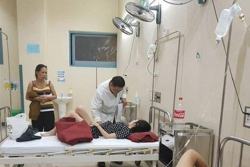 Thừa Thiên-Huế: 24 người nhập viện sau bữa tiệc đám cưới