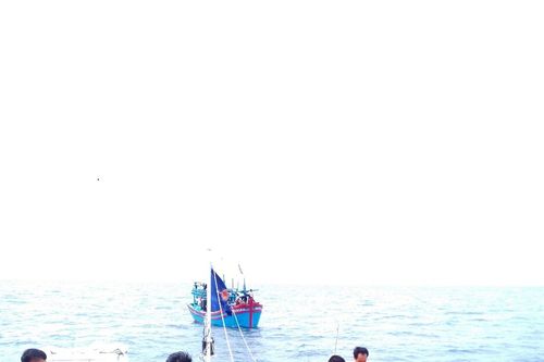 Lai dắt tàu cá chết máy thả trôi trên biển Quảng Ngãi