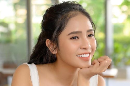 Tuổi thơ nghèo khó, mẹ bán rau nuôi 8 người ăn của 'ngọc nữ Bolero'
