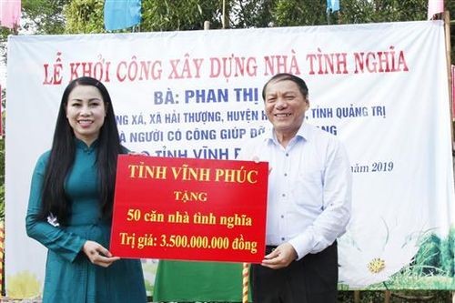 Đoàn lãnh đạo tỉnh Vĩnh Phúc thăm và khởi công xây dựng nhà tình nghĩa cho đối tượng chính sách