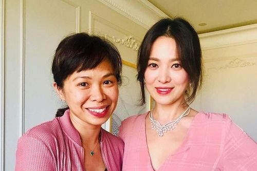 Song Hye Kyo xuất hiện lộng lẫy và trả lời báo chí sau ly hôn