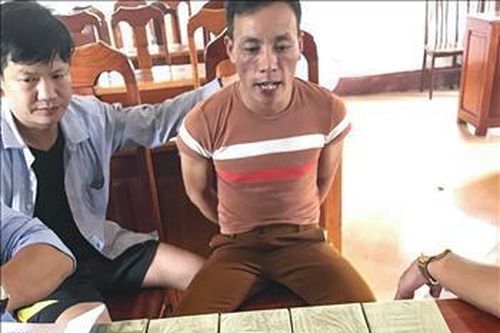 Bắt quả tang vụ vận chuyển trái phép 10 bánh heroin