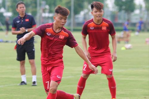 Bóng đá Việt Nam lại đối đầu Thái Lan