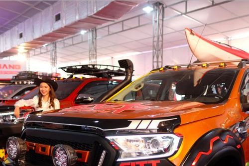 Lý do đằng sau con số 6.400 xe ô tô con ùn ùn 'chạy' về Việt Nam