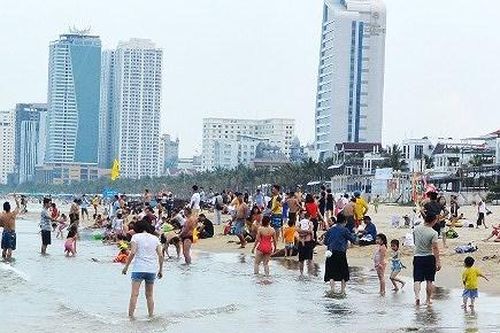 Giao dịch qua mạng, du khách hoảng hồn bỏ chạy khi nhận phòng nghỉ sát...nghĩa trang