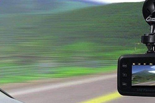 Nên sắm những loại phụ kiện nào tiện dụng và an toàn cho ô tô mới?