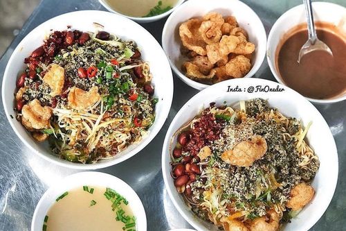 Cơm hến, bún bò và loạt món ngon làm say lòng thực khách ở Huế