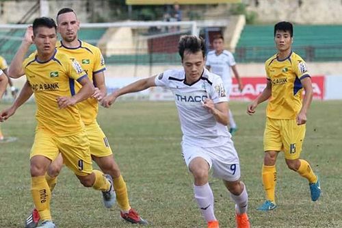 Sôi động vòng 17 V.League