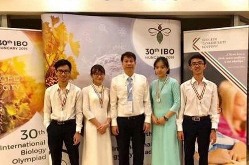 Hoàng Thị Huyền Trang (Phú Thọ) đoạt Huy chương Đồng Olympic Sinh học Quốc tế