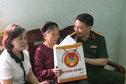Bộ Tư lệnh Quân khu 3 thăm, tặng quà nhân ngày Thương binh, liệt sỹ 27/7