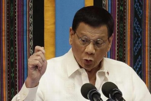 Sau ma túy, Tổng thống Duterte tuyên chiến với karaoke