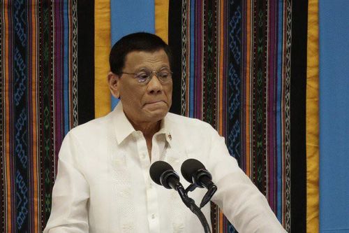 Tổng thống Philippines thừa nhận làm ngơ cho tàu cá Trung Quốc trên biển Đông