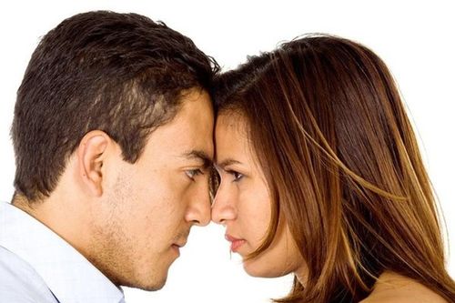 Chồng ngoại tình chạy về xin lỗi vợ sau câu nói của lễ tân nhà nghỉ
