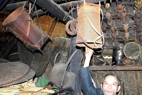 Gùi trong đời sống người Cơ Tu