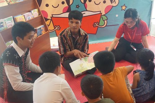 Tây Giang (Quảng Nam): Cha làm thầy, dạy con học chữ