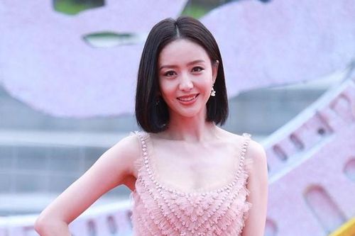 Lưu Diệc Phi bị chê kém sắc khi xuất hiện trên thảm đỏ