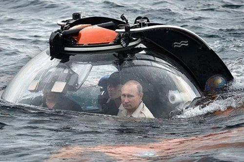 Tổng thống Putin lặn sâu xuống biển Phần Lan, thăm tàu ngầm đắm trong chiến tranh