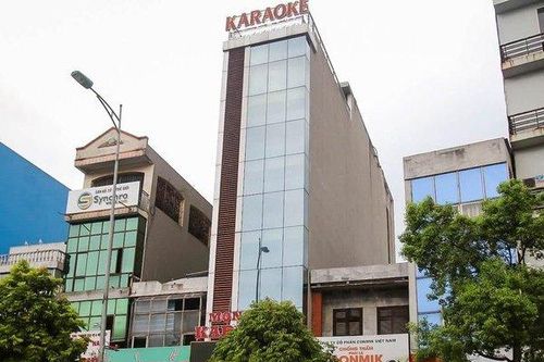Hà Nội: Cháy lớn tại quán Karaoke, nhiều người tháo chạy thoát thân