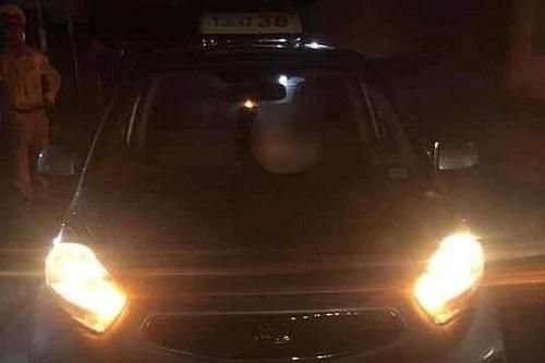 Tài xế taxi tử vong đột ngột khi đang chở khách đến sân bay
