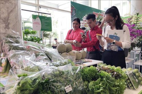Người Việt ưu tiên dùng hàng Việt: Tăng sức cạnh tranh cho hàng nông sản