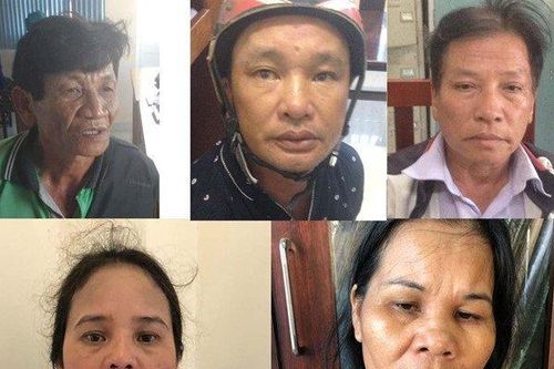'Ngũ quái' chuyên dàn cảnh móc túi khách đi xe buýt bị bắt khi đang tụ tập chia 'chiến lợi phẩm'